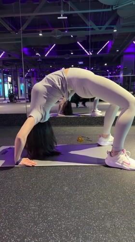 Afternoon gym sessions documented in Murino, Russia fitness center