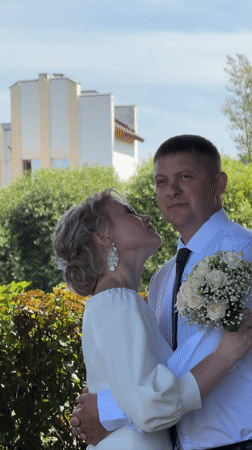 Outdoor wedding photos in Chaikovsky on a clear summer morning