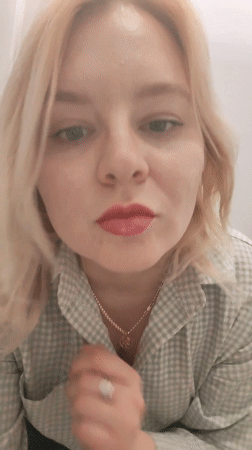 Woman records kiss expressions with laser cutter in Izhevsk