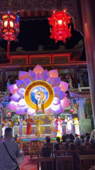 Traditional Vietnamese dancers perform in red, gold costumes in Đà Nẵng