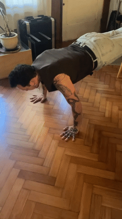Personal fitness and selfie activities documented in La Lucila