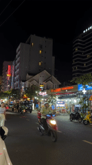 Night market scenes captured in Đà Nẵng, Vietnam