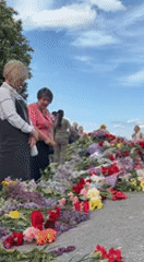 Flower tributes laid at Kyiv war memorial