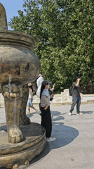 Early morning temple activity documented in Tây Nha Trang