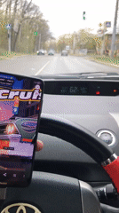 Driver stops at green light while using phone in Kharkiv
