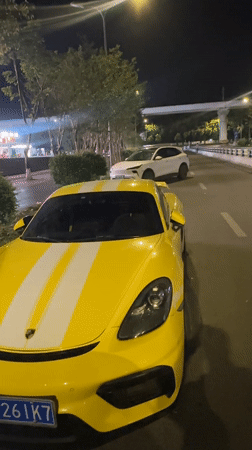 Yellow Porsche spotted parked in Chongqing High-tech Zone