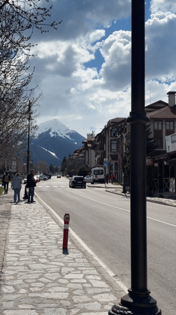 Quiet Sunday moments documented in Bansko, Bulgaria