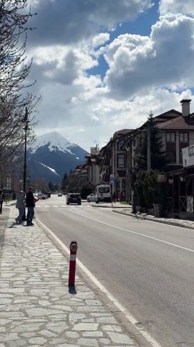 Quiet Sunday moments documented in Bansko, Bulgaria