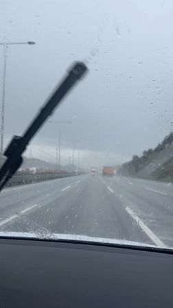 Heavy rain creates challenging driving conditions on Çekmeköy highway