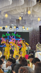 Traditional áo dài performers entertain wedding guests in Vietnam