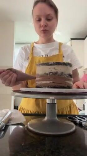Tel Aviv bakery documents cake decoration session Thursday morning