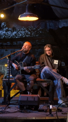 Street musicians perform acoustic set in Moscow