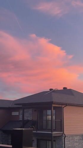 Gatineau resident documents sunset views and balcony garden moments