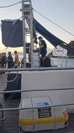 Sunset boat party draws crowds in Armação Dos Búzios