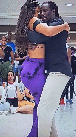 Couple dances together in public setting in Chennai