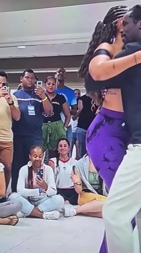 Couple dances together in public setting in Chennai