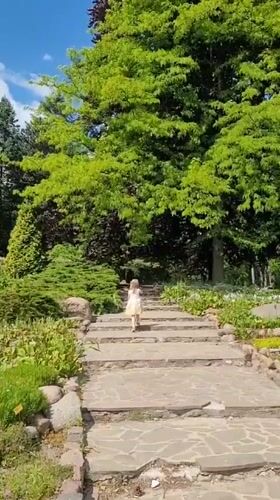 Family enjoys sunny afternoon in blooming Minsk park