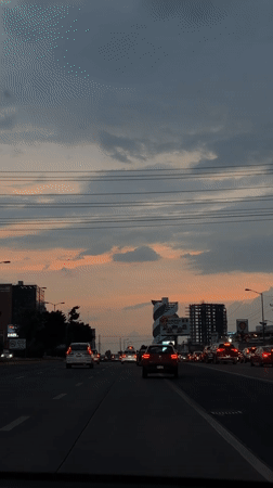 Evening traffic jam captured in San Bernardino Tlaxcalancingo
