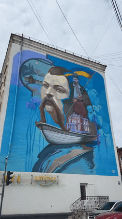 Morning scenes captured in Kropyvnytskyi: dining, pigeons, murals