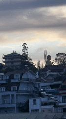 Evening neighborhood scene captured in Đà Lạt residential area