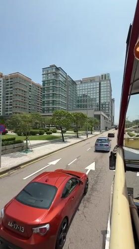 Early morning tour bus journey captures Macau landmarks