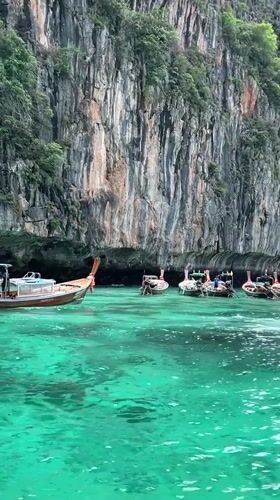 Boat tour through Ao Nang's limestone cliffs and coastline