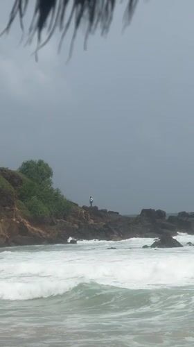 Lone figure spotted on rocky Sri Lankan coast during choppy seas