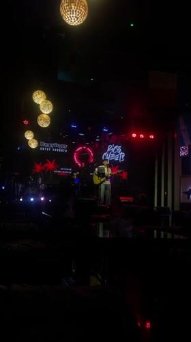 Acoustic set at Ric's Cafe, Bali, happy hour vibes