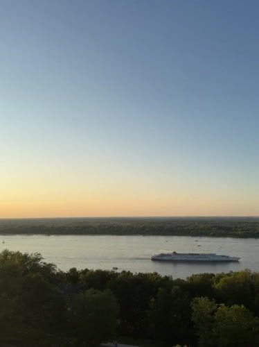 Sunset on the Volga and ornate historic interiors in Nizhny Novgorod
