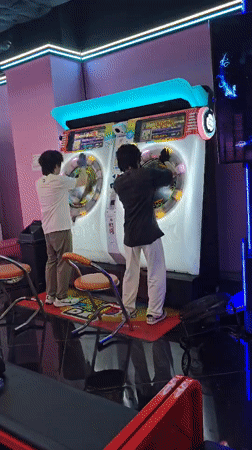 Hangzhou arcade session: rhythm games and claw machines in full swing
