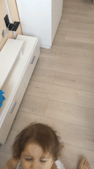 Mother documents daily domestic life with children in Tobolsk