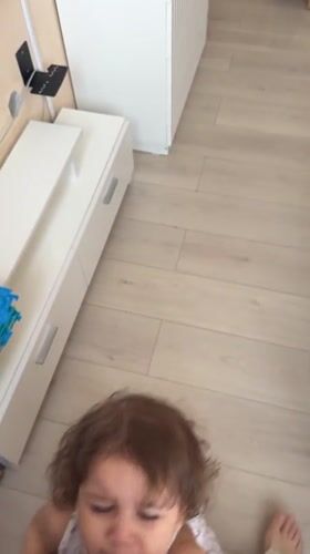 Mother documents daily domestic life with children in Tobolsk