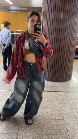 Late-night walk through Busan's Yongdusan area
