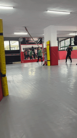 Boy falls during rope climbing exercise at Turkish gym