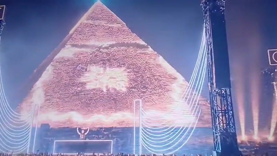 Concert features pyramid light show in Novi Iskar, Bulgaria