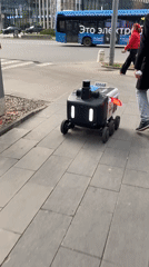 Delivery robot spotted on Khimki sidewalk