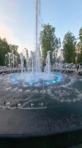 Families enjoy afternoon at Sterlitamak park with illuminated fountain