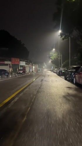 Rainy evening documented in Jiulongpo District, China