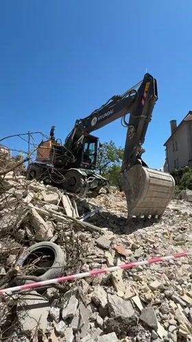Building demolished in Shumen, Bulgaria as witness documents cleanup