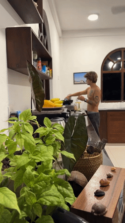 Cooking, coastlines, and moonshots from a day in Goviyapana