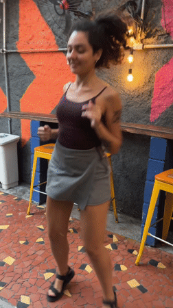 Spontaneous dancing breaks out at São Paulo bar