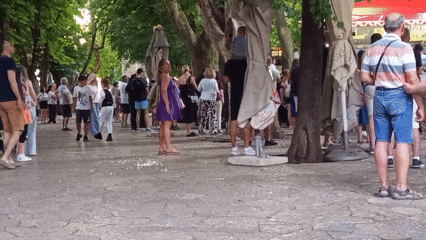Traditional folk performances draw crowds to Trebinje's central square