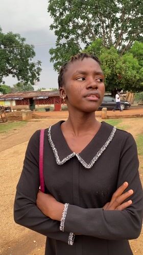 Woman photographed in residential area of Kuru Dungus, Nigeria