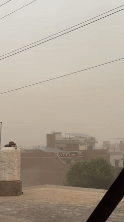 Dust storm reduces visibility in Multan residential areas