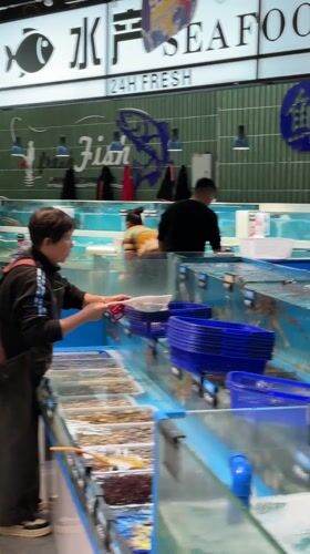 Routine grocery shopping observed at Jiangjin market