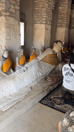 Morning prayers at Thai Buddhist temple captured by witness