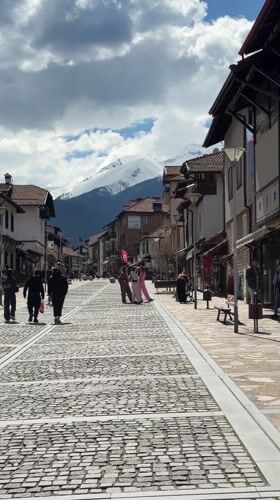 Normal pedestrian activity observed on Bansko cobblestone street