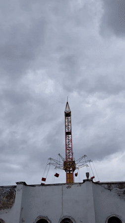 Families enjoy spring day at Izhevsk amusement park and waterfront