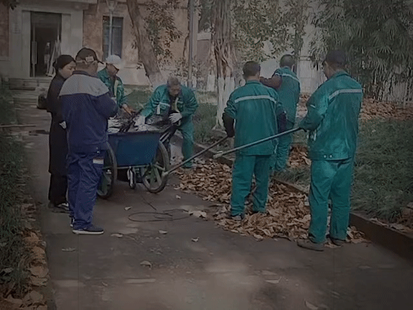 Routine nighttime activity documented across Yuzhong District parks, buildings