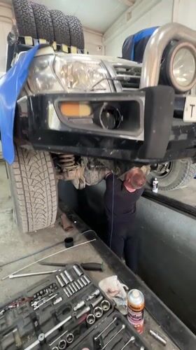 Mechanic services white SUV at Blagoveshchensk garage